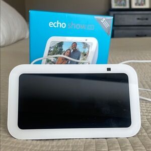Echo Show 5 with White Frame